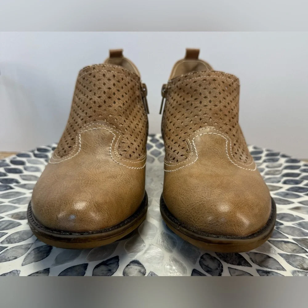 Corkys Kia Tan Perforated Mules with Stacked Heel size 9 - Picture 6 of 12